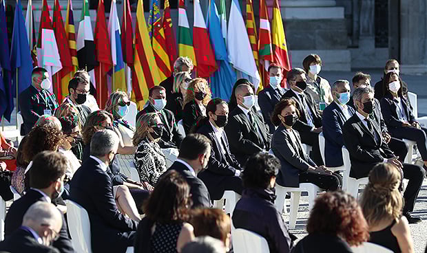 Felipe VI:"Debemos mucho a los sanitarios, han sostenido el pulso a España"