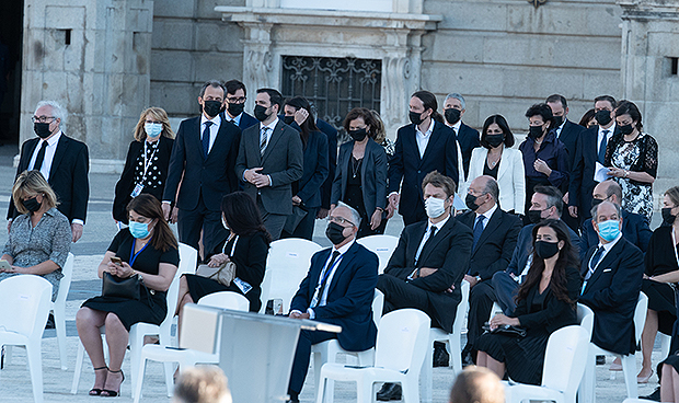 Felipe VI:"Debemos mucho a los sanitarios, han sostenido el pulso a España"