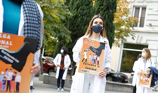 "Éxito" de la huelga nacional de médicos: "Señor Illa, en sus manos está"