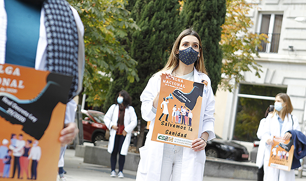 "Éxito" de la huelga nacional de médicos: "Señor Illa, en sus manos está"