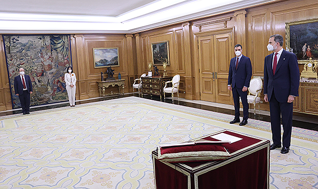 El primer día de Darias como ministra de Sanidad, en imágenes