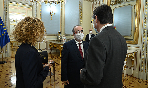 El primer día de Darias como ministra de Sanidad, en imágenes