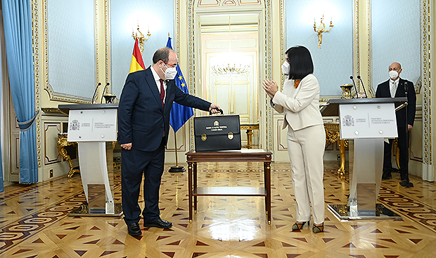 El primer día de Darias como ministra de Sanidad, en imágenes