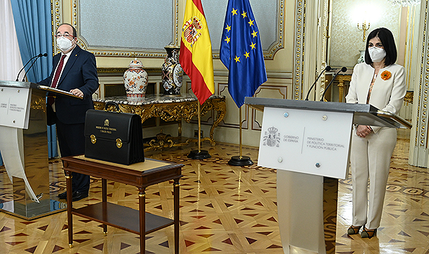 El primer día de Darias como ministra de Sanidad, en imágenes