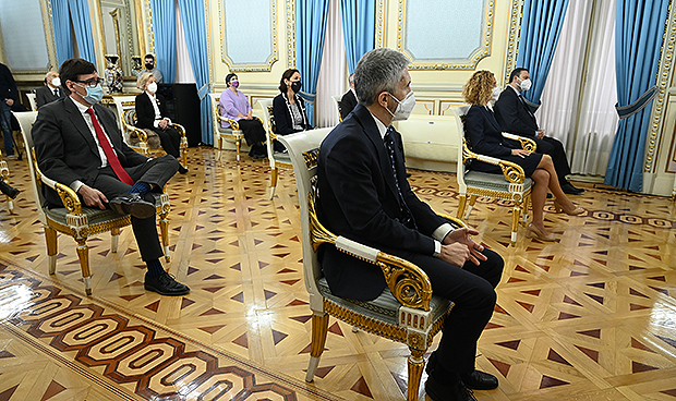 El primer día de Darias como ministra de Sanidad, en imágenes