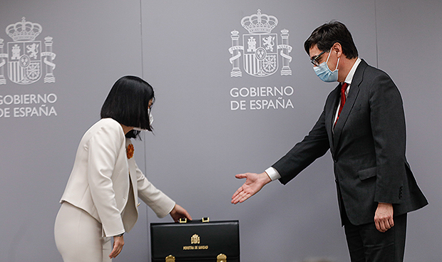 El primer día de Darias como ministra de Sanidad, en imágenes