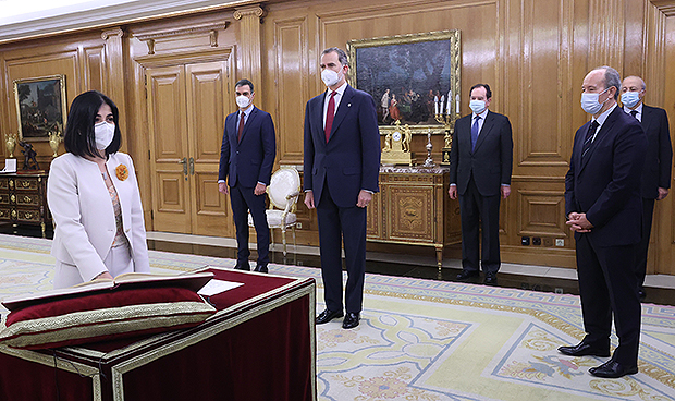 El primer día de Darias como ministra de Sanidad, en imágenes