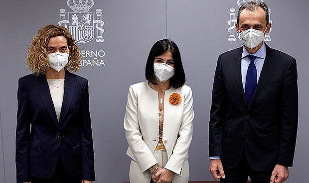 El primer día de Darias como ministra de Sanidad, en imágenes