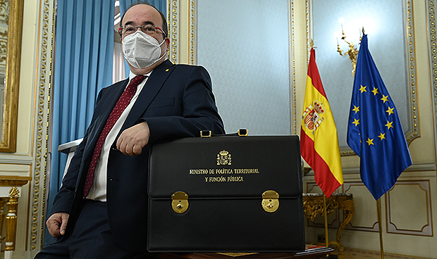 El primer día de Darias como ministra de Sanidad, en imágenes