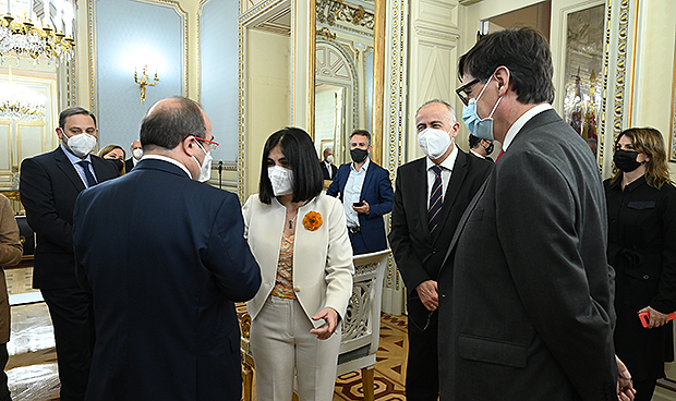 El primer día de Darias como ministra de Sanidad, en imágenes