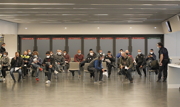 Madrid arranca la vacunación masiva del Covid-19 "con coraje y corazón"