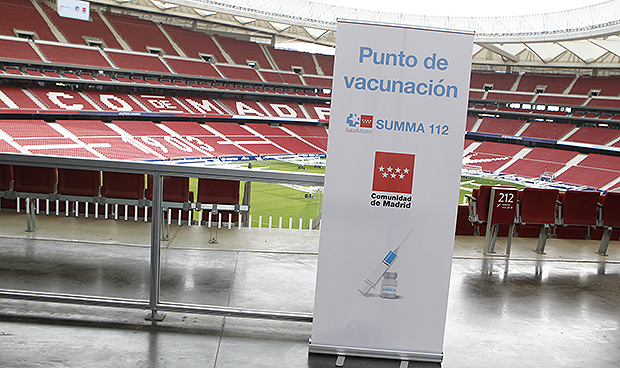 Madrid arranca la vacunación masiva del Covid-19 "con coraje y corazón"