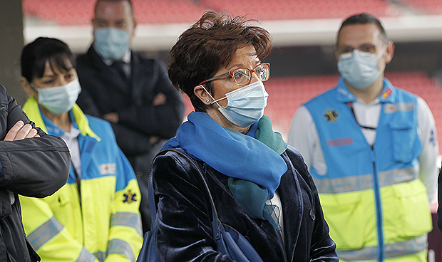 Madrid arranca la vacunación masiva del Covid-19 "con coraje y corazón"