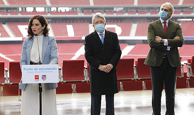Madrid arranca la vacunación masiva del Covid-19 "con coraje y corazón"