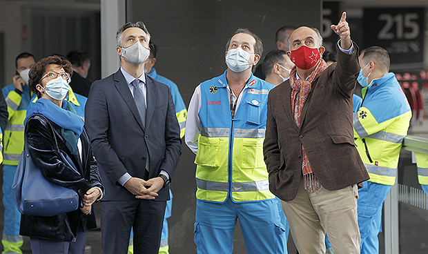 Madrid arranca la vacunación masiva del Covid-19 "con coraje y corazón"