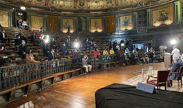 Covid | "La sanidad pública y la privada lloran a los mismos muertos"