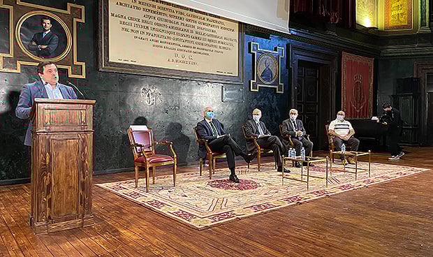 Covid | "La sanidad pública y la privada lloran a los mismos muertos"