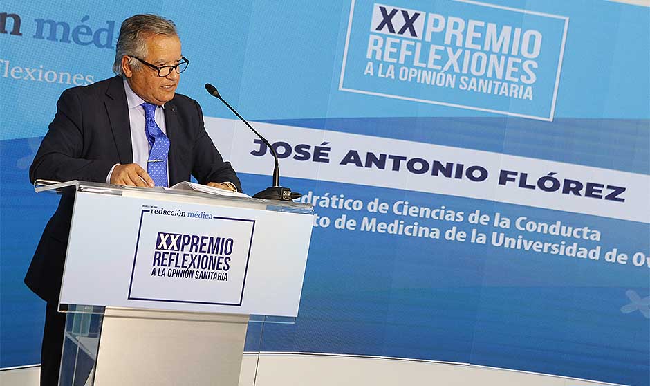 Massa gana el XX Premio Reflexiones: "Hay que pensar un nuevo SNS"