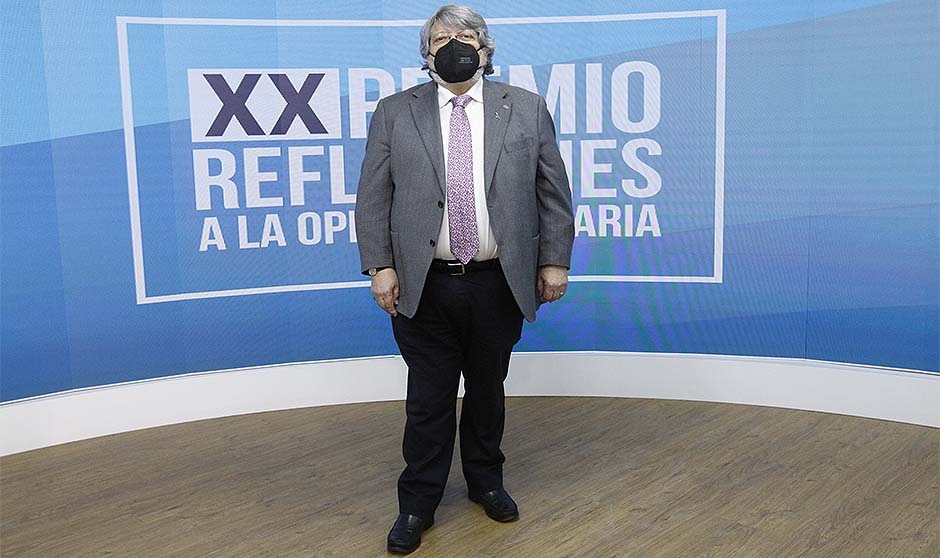 Massa gana el XX Premio Reflexiones: "Hay que pensar un nuevo SNS"