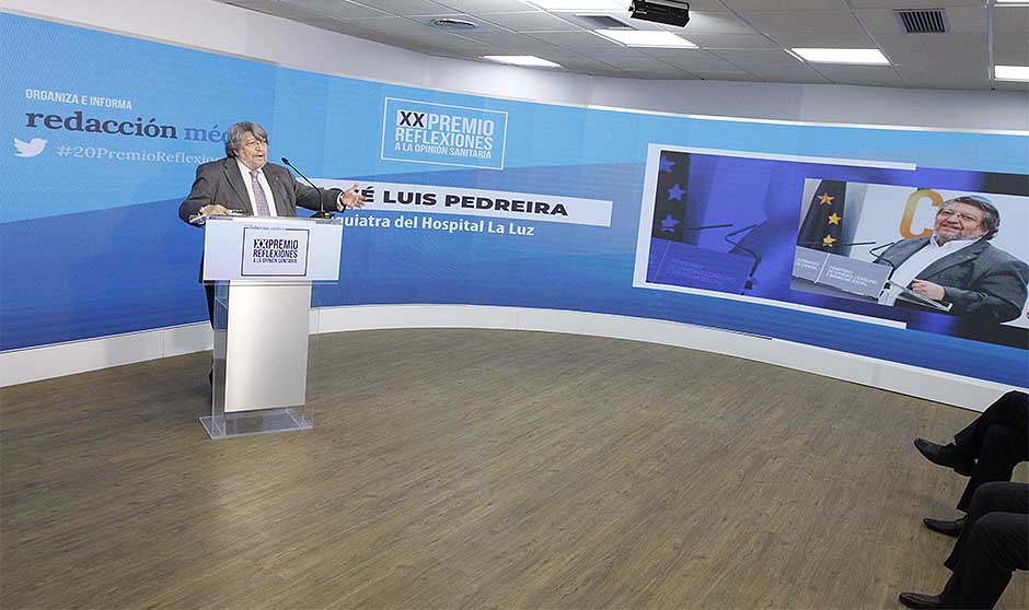 Massa gana el XX Premio Reflexiones: "Hay que pensar un nuevo SNS"