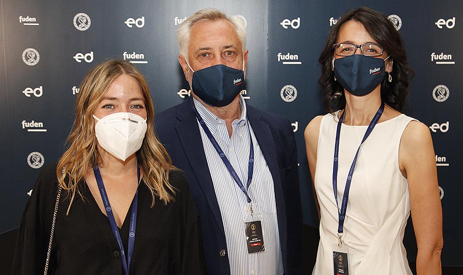 Enfermería se reúne para celebrar la profesión "de cuidar y ser cuidados"