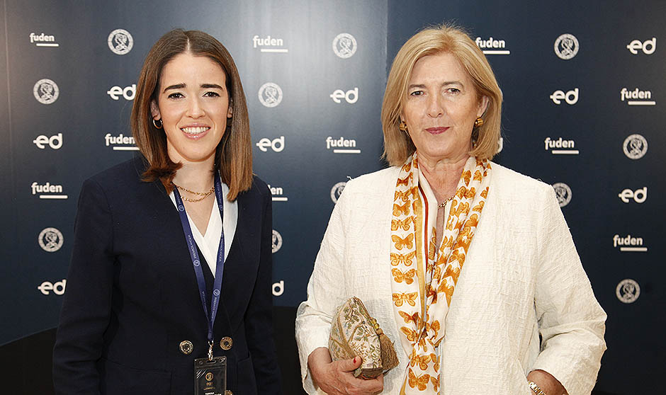 Enfermería se reúne para celebrar la profesión "de cuidar y ser cuidados"