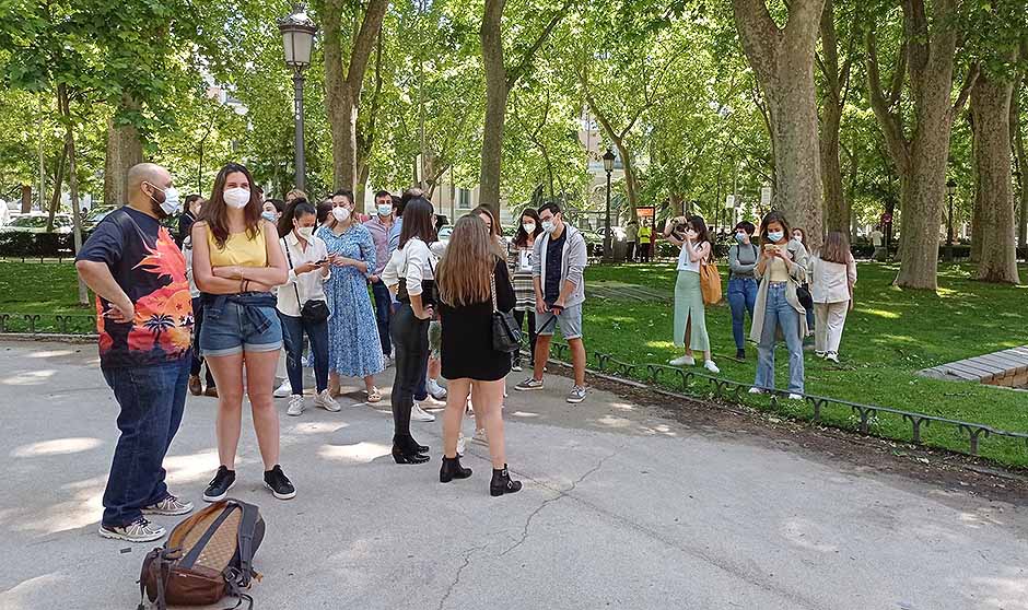 Protesta MIR frente a Sanidad: "No hemos empezado y ya estamos quemados"