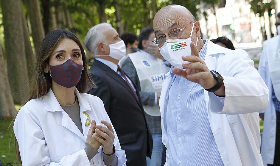 "Soy MIR; quiero elegir": los médicos claman contra la petición de plazas