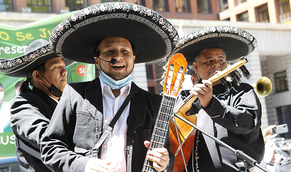 "Soy MIR; quiero elegir": los médicos claman contra la petición de plazas