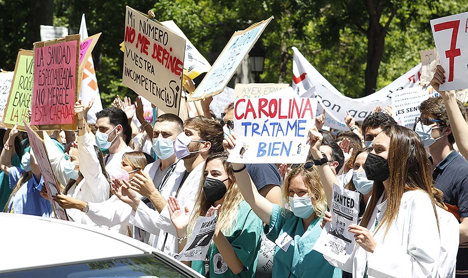 "Soy MIR; quiero elegir": los médicos claman contra la petición de plazas