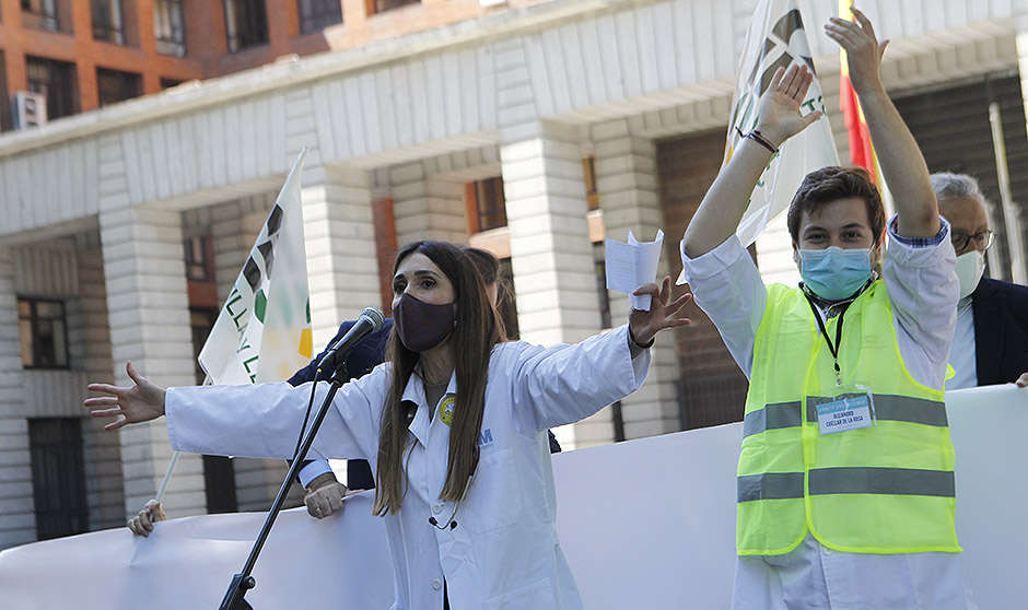 "Soy MIR; quiero elegir": los médicos claman contra la petición de plazas