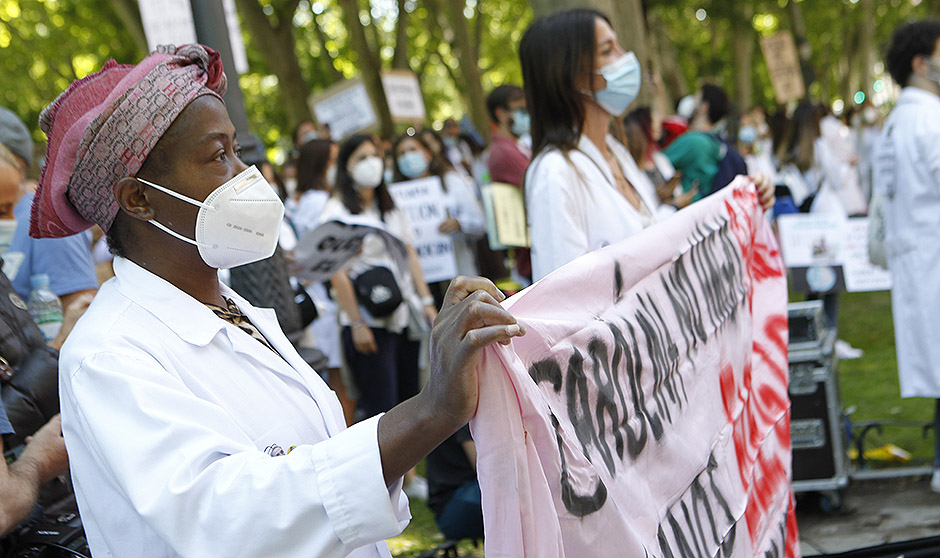 "Soy MIR; quiero elegir": los médicos claman contra la petición de plazas
