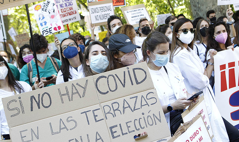 "Soy MIR; quiero elegir": los médicos claman contra la petición de plazas