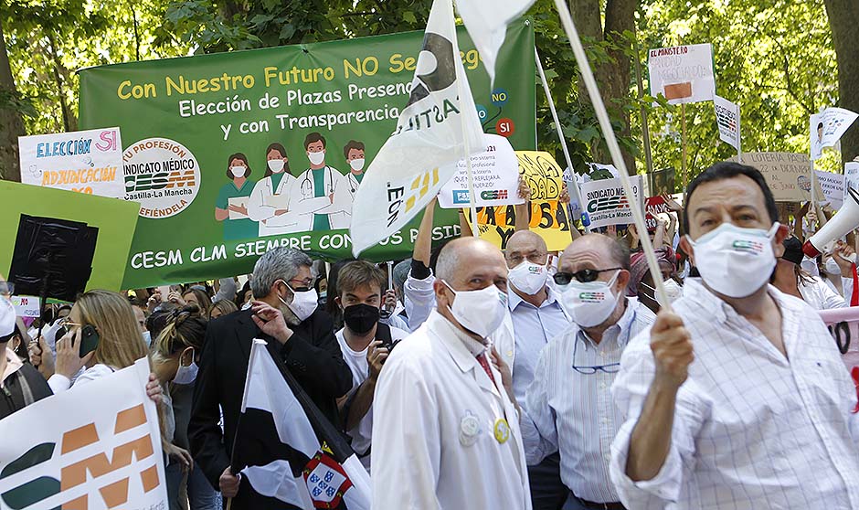 "Soy MIR; quiero elegir": los médicos claman contra la petición de plazas