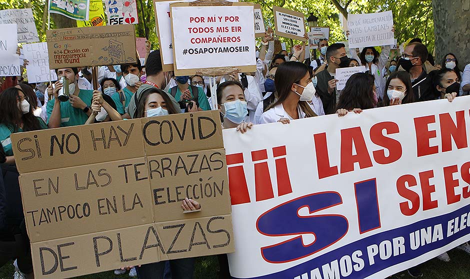 "Soy MIR; quiero elegir": los médicos claman contra la petición de plazas