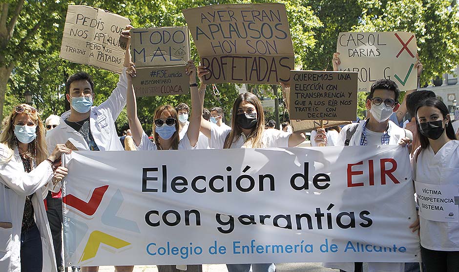 "Soy MIR; quiero elegir": los médicos claman contra la petición de plazas