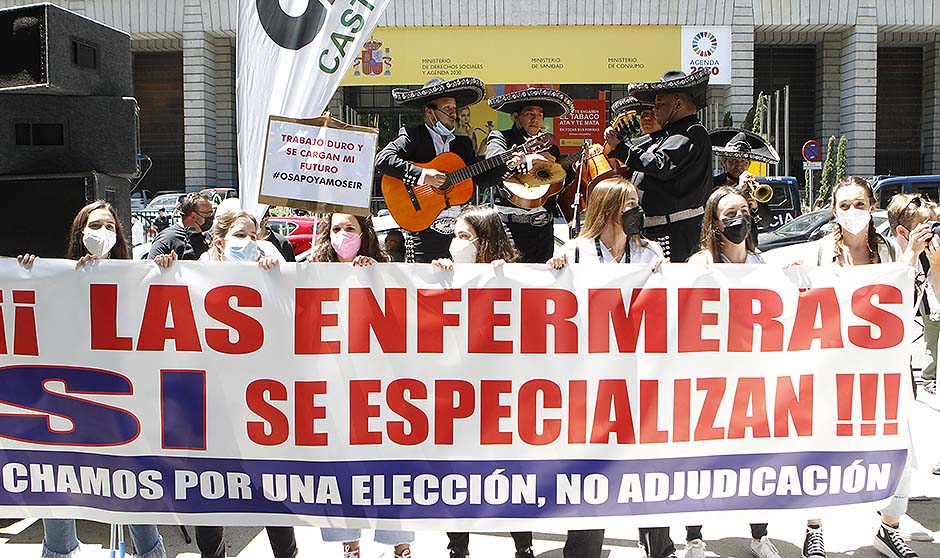 "Soy MIR; quiero elegir": los médicos claman contra la petición de plazas