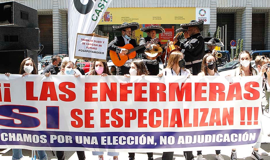 "Soy MIR; quiero elegir": los médicos claman contra la petición de plazas