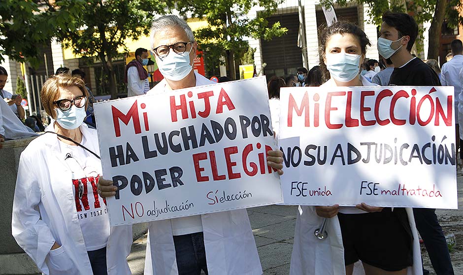 "Soy MIR; quiero elegir": los médicos claman contra la petición de plazas