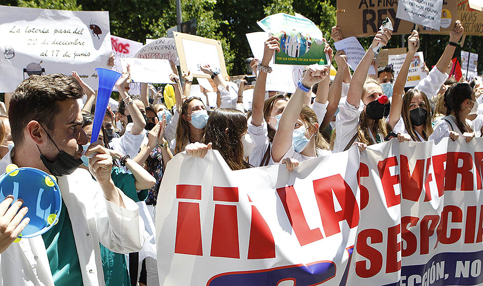 "Soy MIR; quiero elegir": los médicos claman contra la petición de plazas
