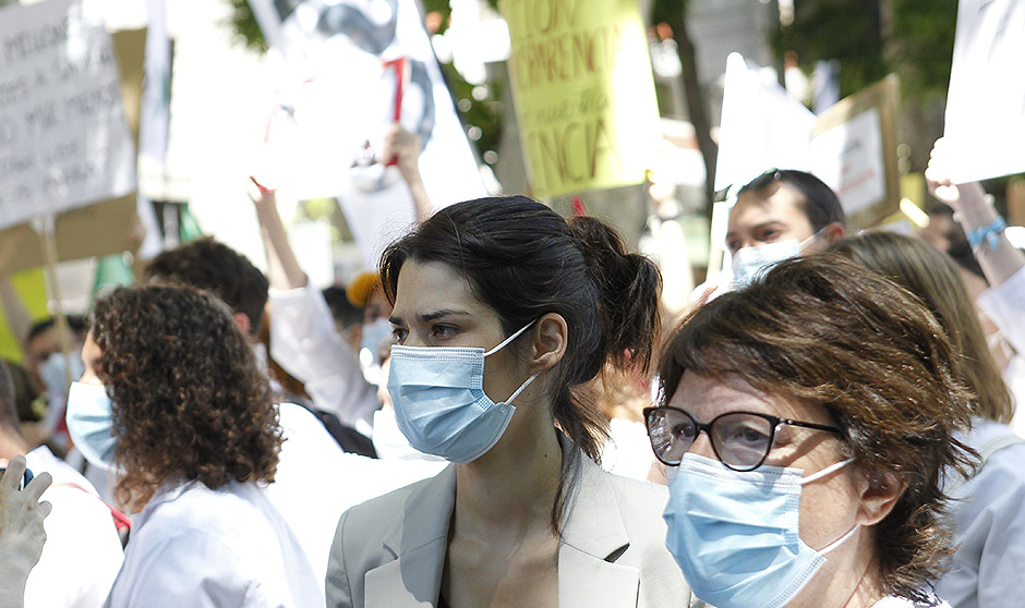 "Soy MIR; quiero elegir": los médicos claman contra la petición de plazas