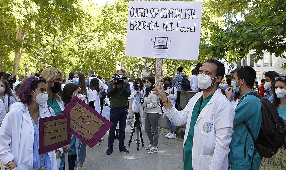 "Soy MIR; quiero elegir": los médicos claman contra la petición de plazas