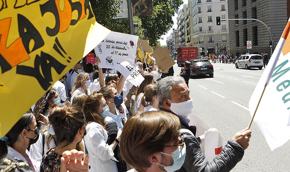 "Soy MIR; quiero elegir": los médicos claman contra la petición de plazas
