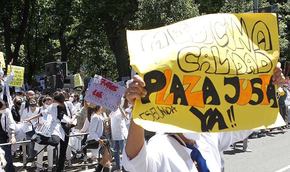 "Soy MIR; quiero elegir": los médicos claman contra la petición de plazas