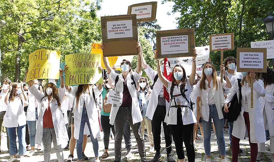 "Soy MIR; quiero elegir": los médicos claman contra la petición de plazas