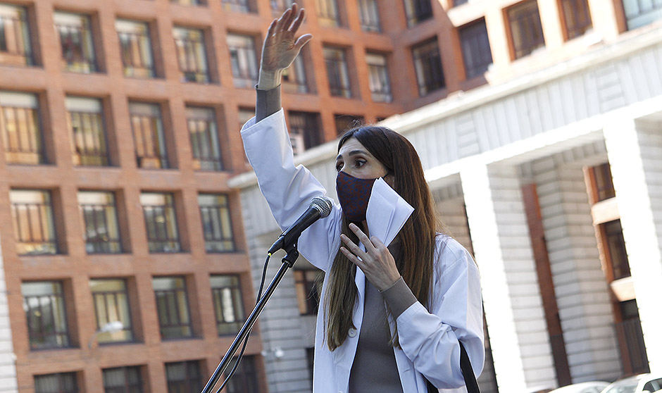 "Soy MIR; quiero elegir": los médicos claman contra la petición de plazas