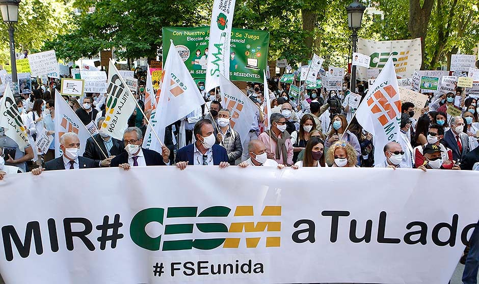 "Soy MIR; quiero elegir": los médicos claman contra la petición de plazas