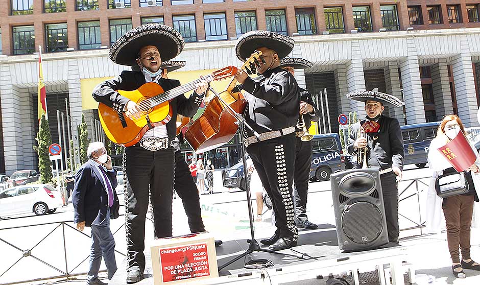 "Soy MIR; quiero elegir": los médicos claman contra la petición de plazas