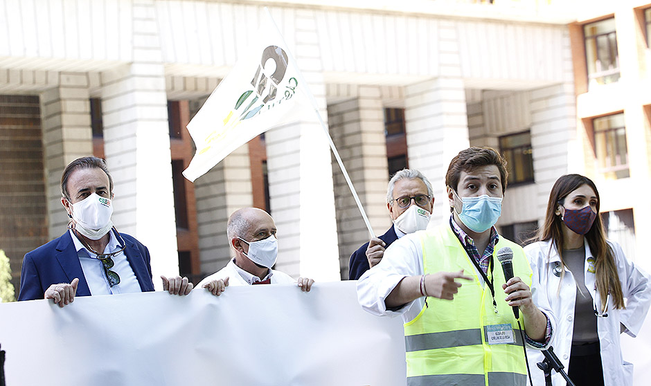 "Soy MIR; quiero elegir": los médicos claman contra la petición de plazas