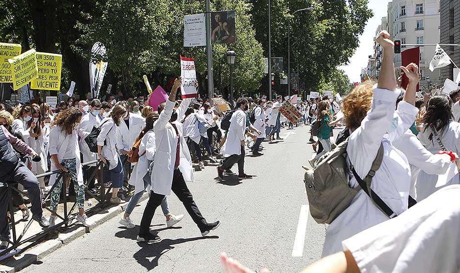 "Soy MIR; quiero elegir": los médicos claman contra la petición de plazas